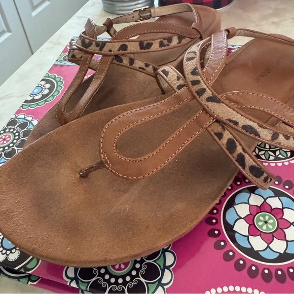 GUC Isaac Mizrahi Cognac & Leopard Thong Sandals! - Picture 2 of 9